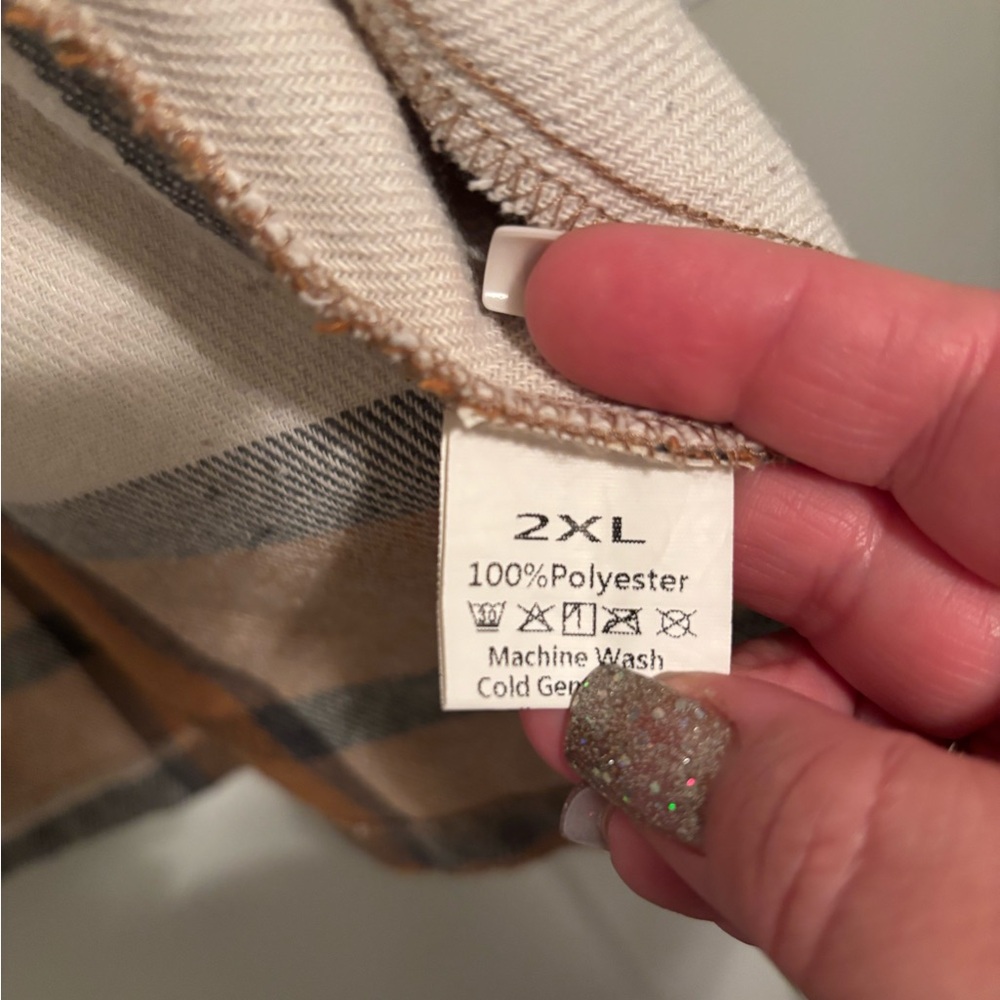 Women's Plaid Button-Up Jacket with Hood - Picture 3 of 3